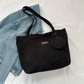 Bolso tote grande de pana negra con parche de moda y monedero redondo pequeño a juego - Negro