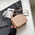 Sac à main matelassé kaki élégant avec bandoulière et détails en métal doré - Kaki