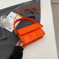 Borsa a tracolla arancione con trama a rilievo cioccolato e stampa testo moda - Arancione