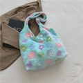 Sac cabas en peluche bleu clair avec motifs de fleurs et de cœurs colorés pour l'hiver - Bleu