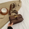 Bolso bandolera marrón minimalista con tapa tejida y correa ancha de moda - Marrón