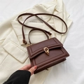 Bolso vintage marrón de piel sintética con cierre dorado y correa ajustable - Marrón