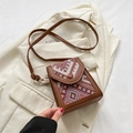 Sac bandoulière rétro en cuir marron avec des motifs ethniques géométriques tissés - Marron