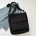Sac fourre-tout en velours côtelé noir avec grande poche à rabat et bandoulière réglable - Noir