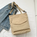 Grand sac fourre-tout en velours côtelé beige avec bandoulière et poche frontale - Kaki