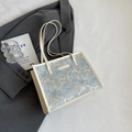 Sac cabas en jacquard bleu-gris avec bretelles en cuir crème et motif vintage - Beige