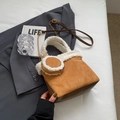Borsa a secchiello in velluto marrone con finiture in ecopelliccia e ciondolo - Cachi
