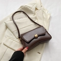 Borsa sottobraccio retrò marrone scuro in pelle opaca con fibbia dorata e tracolla - Marrone