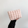 Bolso de mano acolchado rosa con bordado de cuadros y acolchado suave protector - Rosa