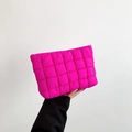 Pochette matelassée rose rouge à la mode avec design bouffant carré et finition en nylon - Rose rouge