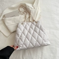 Sac fourre-tout blanc matelassé avec surpiqûres losanges et bandoulière chaîne - Blanc