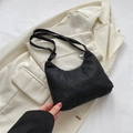 Modieuze zwarte hobo-tas met strassteentjes, ritssluiting en een glinsterende riem - Zwart