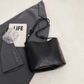 Klassische schwarze Beuteltasche aus PU-Leder mit Fashion and Sunday Text und Knotenriemen - Schwarz PU