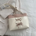 Beige en roze draagtas met gestrikte veterdetails en slanke schouderriem van PU - Broken Wit