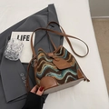Borsa a secchiello da donna con motivo a onde marrone e ciano e dettagli in pelle - caffè