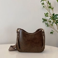 Sac bandoulière vintage marron foncé avec large sangle d'épaule à motif géométrique - Café