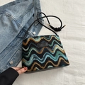 Bolso tote con nudo y estampado de ondas multicolor con parche de cuero y logotipo - Negro