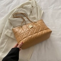 Braune gesteppte Tragetasche aus Kunstleder mit goldener Kette und Metallverschluss - Khaki