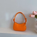 Borsa a tracolla trapuntata arancione in ecopelle con cinturino a nodo minimalista - Arancione