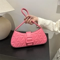 Borsa sottobraccio trapuntata rosa con manico a torsione e fibbia rettangolare chic - Rosa