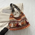 Borsa tote boho in tessuto con frange e tracolla larga geometrica dai toni caldi - Arancione