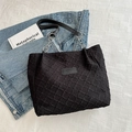 Borsa tote nera con trama trapuntata e tracolla a catena d'argento in stile casual - Nero senza Ciondolo
