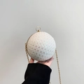 Borsa da sera sferica bianca con paillettes e pizzo con tracolla a catena d'oro - Bianco