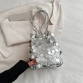 Silberne Pailletten-Beuteltasche mit metallischer Textur und Kettenriemen für Partys - Silber