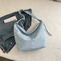 Grand sac fourre-tout en nylon bleu clair avec bandoulière froncée et design nuage - Bleu