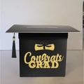 Boîte à cartes noire en forme de chapeau de diplômé avec lettrage pailleté doré. - Style Noir Congrats Grad
