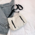 Sac fourre-tout en nylon blanc avec détails zippés noirs et bandoulière réglable - Blanc