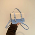 Borsa a tracolla in paglia blu alla moda con manico superiore e patta intrecciata - Blu