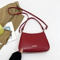 Bolso bandolera burdeos minimalista de piel sintética suave con herrajes dorados - Rojo