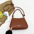 Bolso bandolera minimalista marrón oscuro con textura de cuero y logo JINGPIN - Marrón Amarillento