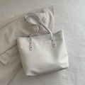 Borsa tote minimalista bianco crema con manici lunghi e rivetti metallici su tessuto - Bianco