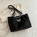 Urban black velvet tote bag with silver bow chain ornament and large capacity - Black