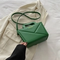 Donkergroene geometrische handtas met gouden Fashion tekst en schouderriem - Groen