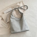Grande borsa tote grigio chiaro con tasche frontali e tracolla regolabile donna - Grigio