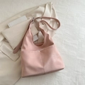 Borsa a spalla rosa ad alta capacità con doppie tasche frontali e tracolla regolabile - Rosa