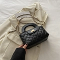 Sac bandoulière matelassé noir classique avec détails dorés et chaîne en cuir - Noir