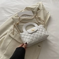Sac cabas blanc matelassé avec bandoulière dorée et fermoir pivotant sur blazer - Blanc