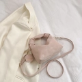 Rosafarbene Falten-Pillow-Tasche mit Knotengriff und elegantem Goldketten-Schultergurt - Rosa