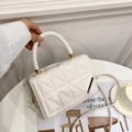 Chic sac à main blanc en similicuir matelassé avec poignée tressée et dorures - Blanc