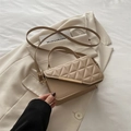 Borsa a tracolla trapuntata beige minimalista con finiture dorate e cinturino - Cachi