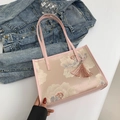 Roze geborduurde shopper met bloemenpatroon, kwastje en luxe jacquard afwerking - Roze