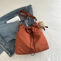 Sac à bandoulière caramel avec cordon de serrage et breloque tasse de café - Avec Pendentif / Orange