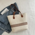 Schicke beige Stroh-Eimertasche mit braunem Spitzenbesatz und Kunstledergriffen - Gebrochenes Weiß