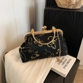 Elegante bolso de mano de terciopelo negro con bordado de mariposa dorada y cadena - Negro