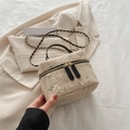 Sac bandoulière tissé beige avec broderie florale et bandoulière chaîne dorée - Noir