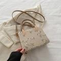 Borsa beige intrecciata con delicato ricamo floreale e tracolla in pelle regolabile - Cachi